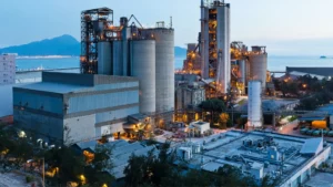 Installation classée ICPE soumise à autorisation préfectorale : site industriel avec silos et unités de production